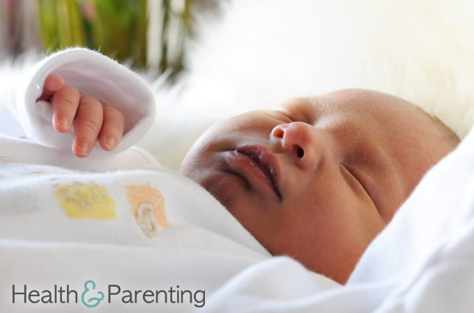 Visiting a Newborn: How to be a SuperGuest